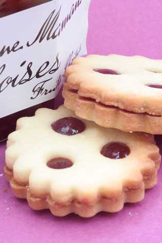 petits sablés à la confiture de framboise