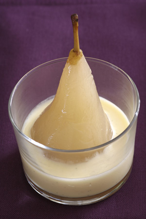 POIRE POCHEE SUR UNE CREME ANGLAISE